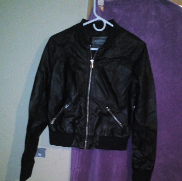 Leather jacket - Picture 2 of 5